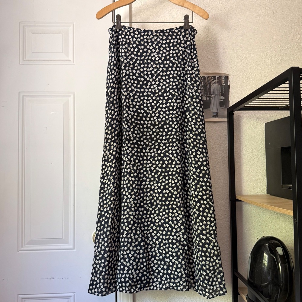 DANA BUCHMAN vintage silk navy white daisy floral print maxi skirt